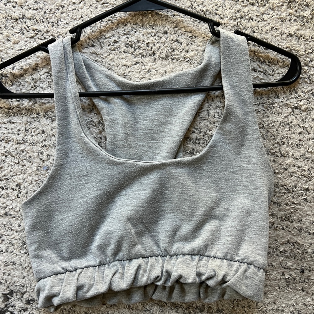 gray cropped tank top